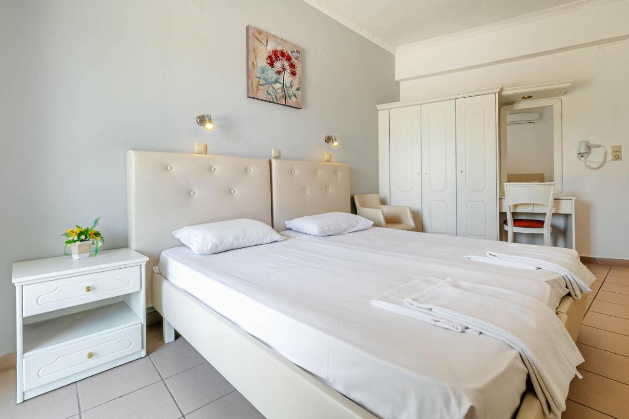 Porto Marina Aparthotel Gouvia Bagian luar foto
